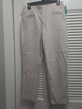 NWT Maurices Beige Pinstripe High Rise Crop Pants Women’s Size Medium